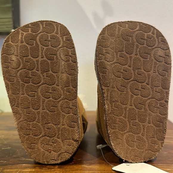 Baby Uggs sz SML - Picture 2 of 6